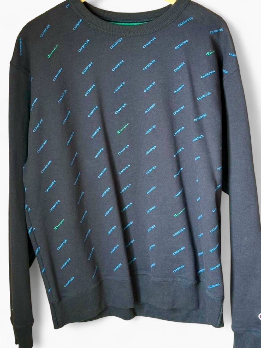 Champion Men’s LARGE 90s Vintage Navy Crewneck Sweater with Micro Logo Design